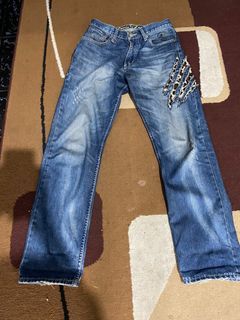 Celana levis