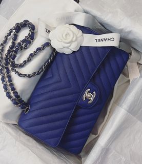Chanel classic medium in navy blue caviar shw