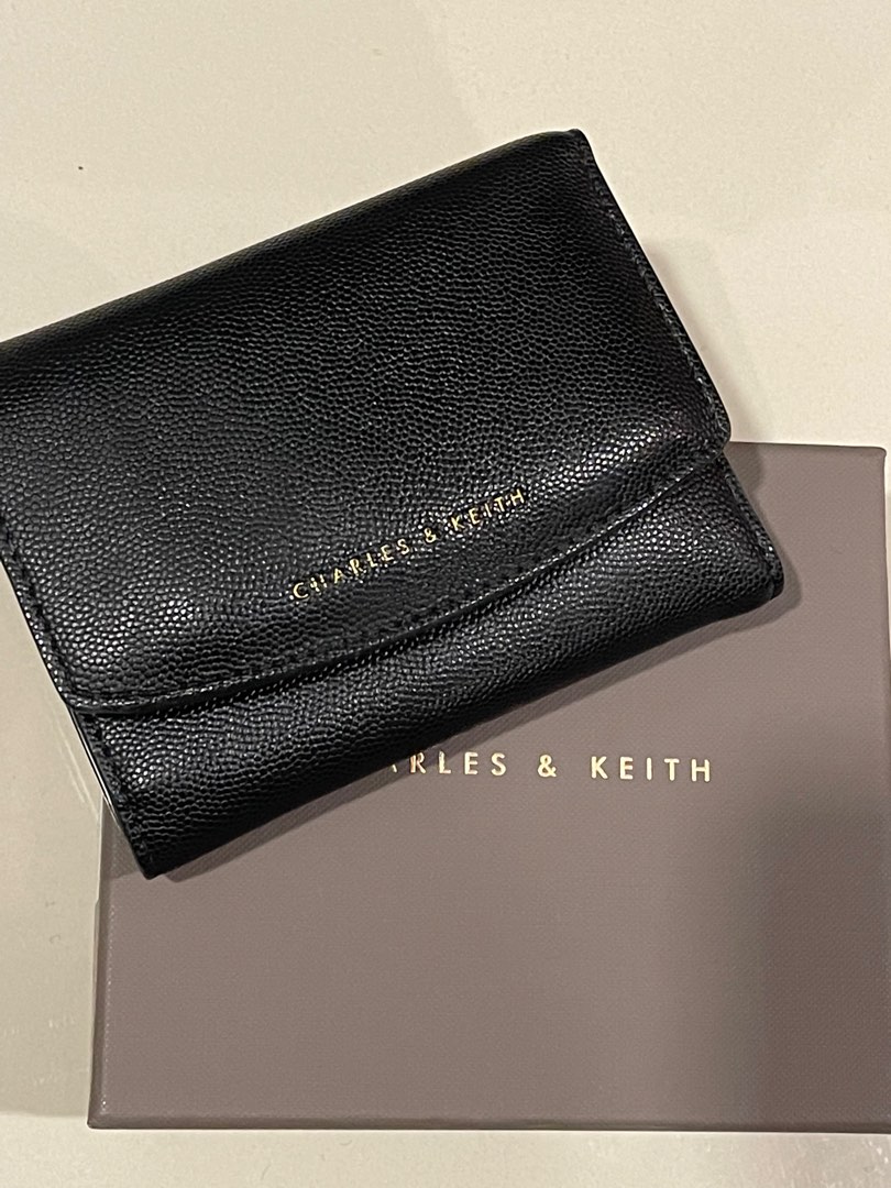 Charles and keith wristlet deals