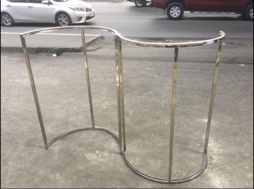 Clothing rack circle / half circle, Looking For on Carousell
