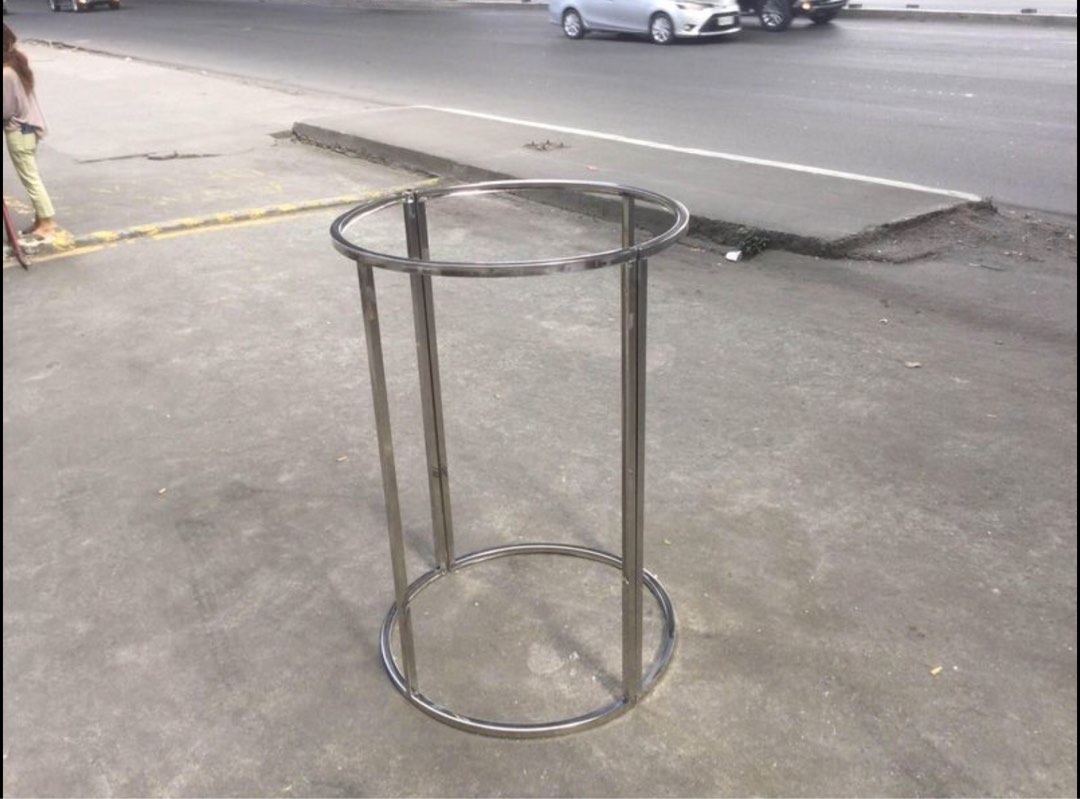 Clothing rack circle / half circle, Looking For on Carousell