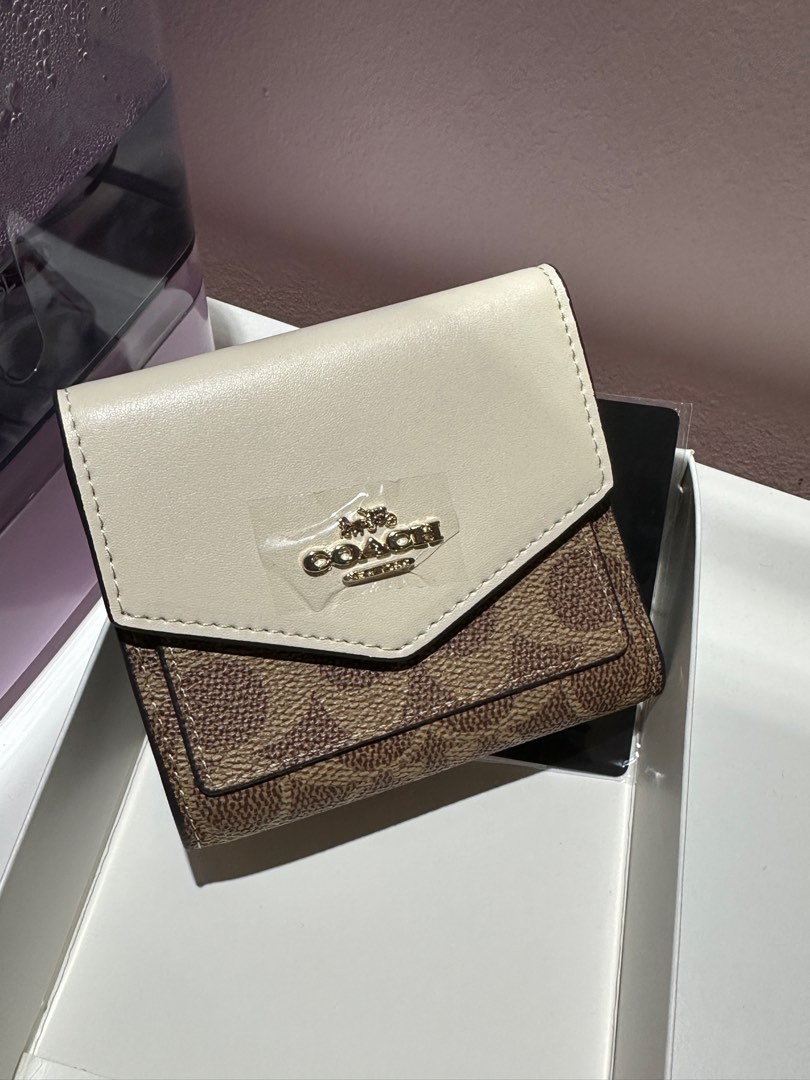 COACH wristlet brown 💯 AUTHENTIC, Women's Fashion, Bags & Wallets, Wallets  & Card holders on Carousell