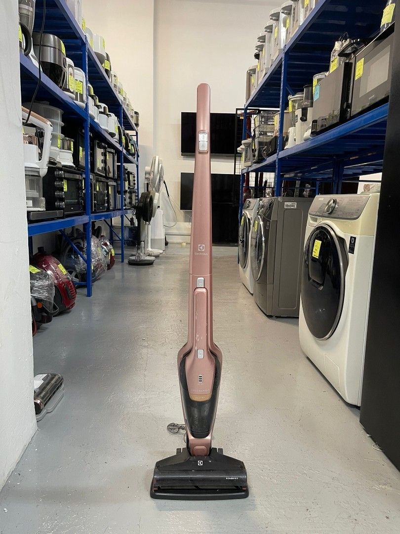 ELECTROLUX ZB3414AK HANDSTICK VACUUM CLEANER (18V) 2IN1 ERGORAPIDO POWERPRO, TV & Home