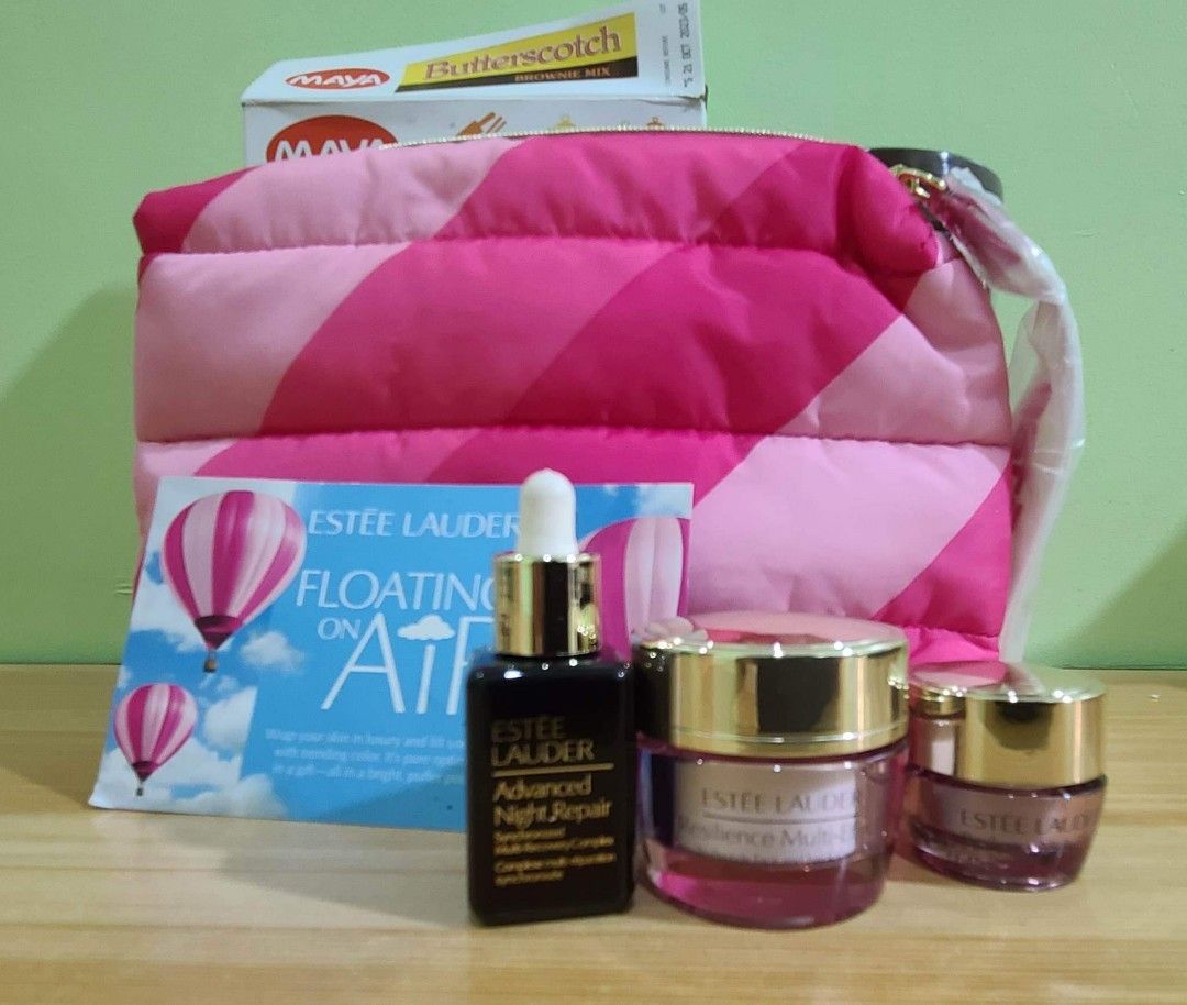 Estee Lauder witg pink make up bag freebie., Beauty & Personal Care