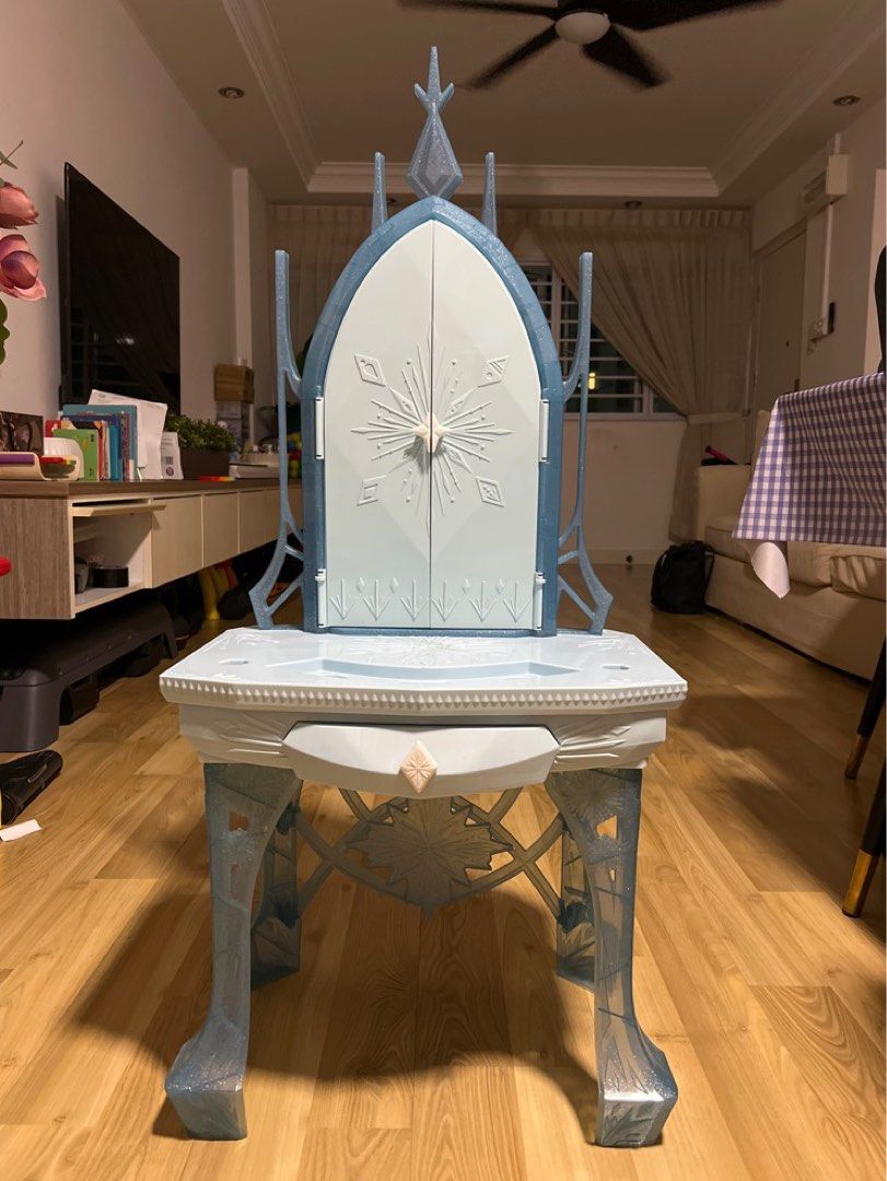 Frozen Vanity Table, Hobbies & Toys, Toys & Games on Carousell