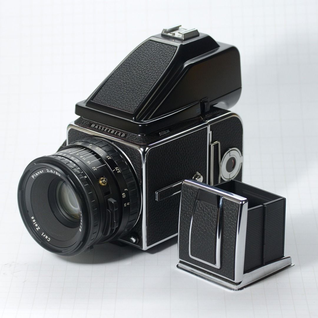 Hasselblad 501 Cm + Carl Zeiss 80mm F/2.8 – Comme Neuf – Ouvert Jamais Utilisé – Suède