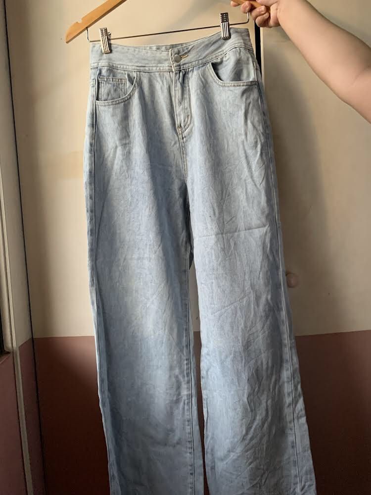 High Waisted Wide Legged denim pants- Bale (Category: Jeans) located in San Pedro. Submitted by ezra_mon (Listing ID 1210163989, Image 2). Description: MOP-gcash/cod MOD:j&t thru shoppee checkout 35 pieces more or less .