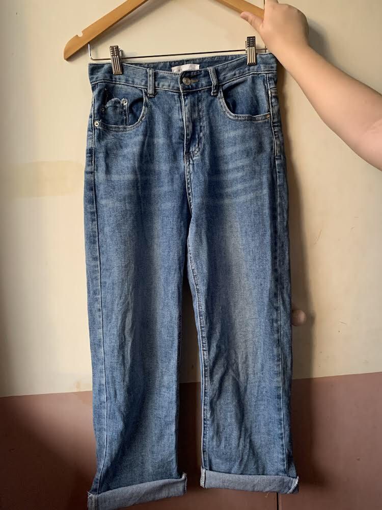 High Waisted Wide Legged denim pants- Bale (Category: Jeans) located in San Pedro. Submitted by ezra_mon (Listing ID 1210163989, Image 3). Description: MOP-gcash/cod MOD:j&t thru shoppee checkout 35 pieces more or less .