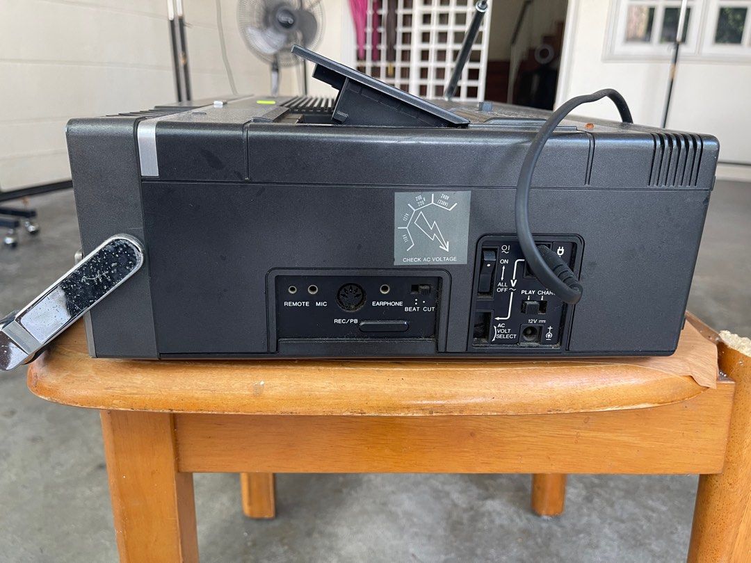 JVC CX 500 ME VINTAGE PORTABLE COLOUR TV, RADIO & CASSETTE PLAYER