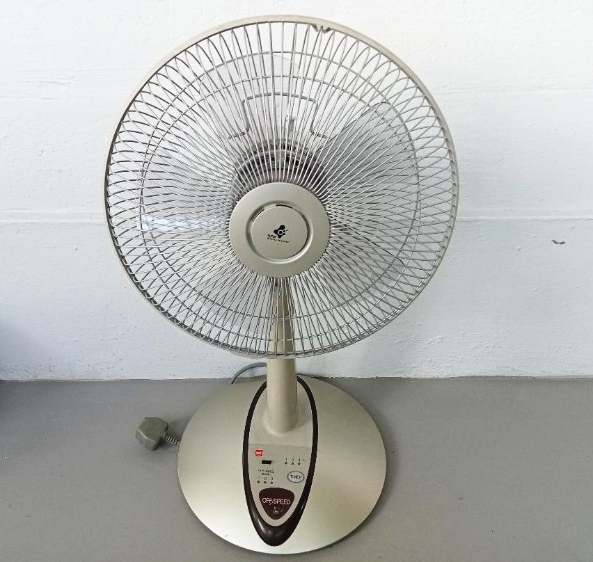 KDK 12" Table / standing fan with remote functions, Furniture & Home