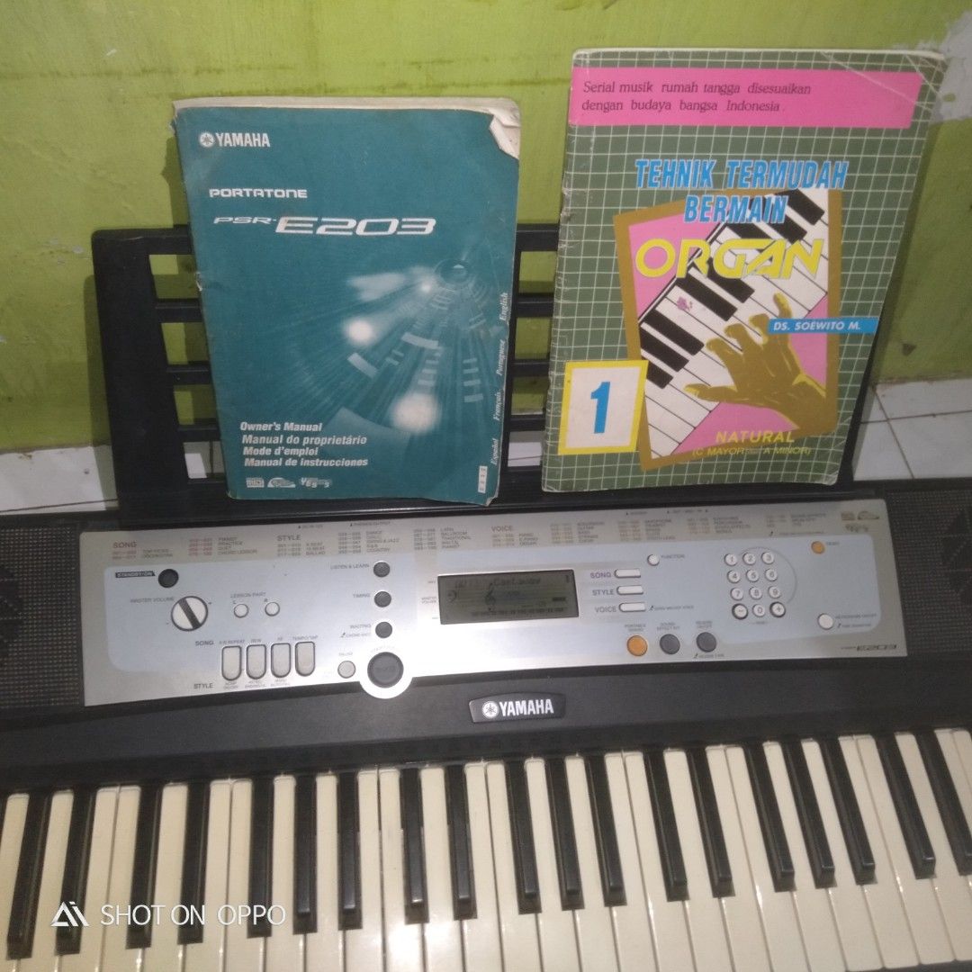 Keyboard Yamaha PSR E203, Musik & Media, Alat di Carousell