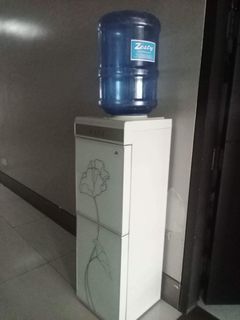 Kyowa Water Dispenser with Container