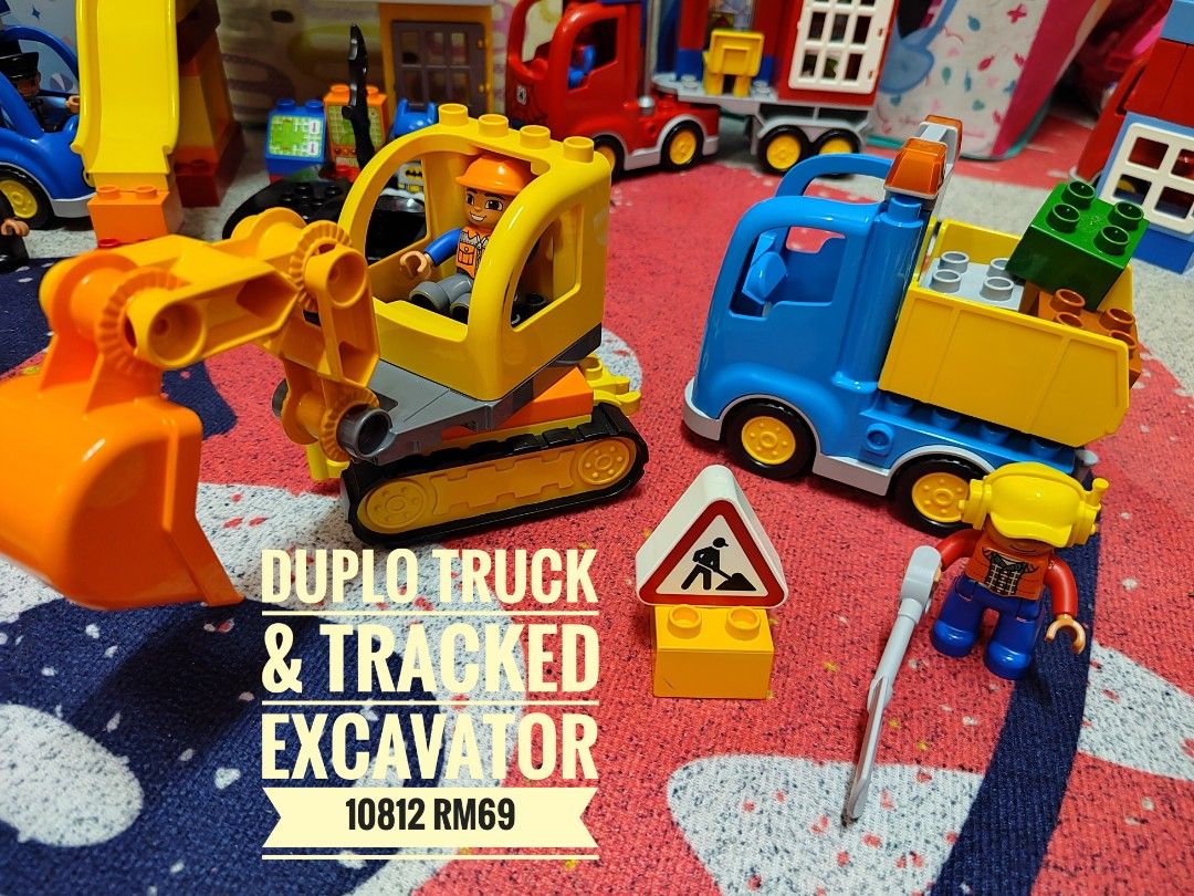 Duplo truck & shop tracked excavator