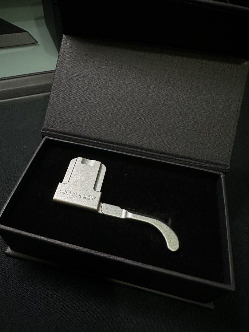 Lensmate Folding Thumbrest for Fujifilm X100V, Photography, Photography