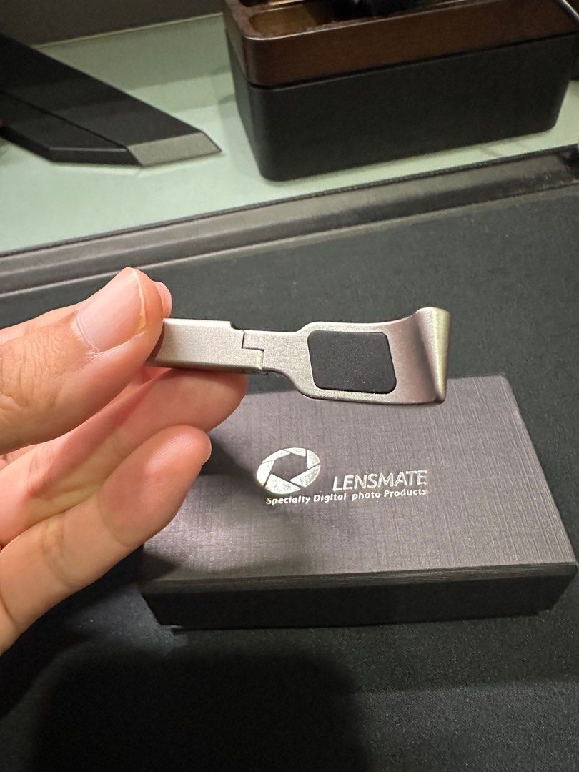 Lensmate Folding Thumbrest for Fujifilm X100V, Photography, Photography