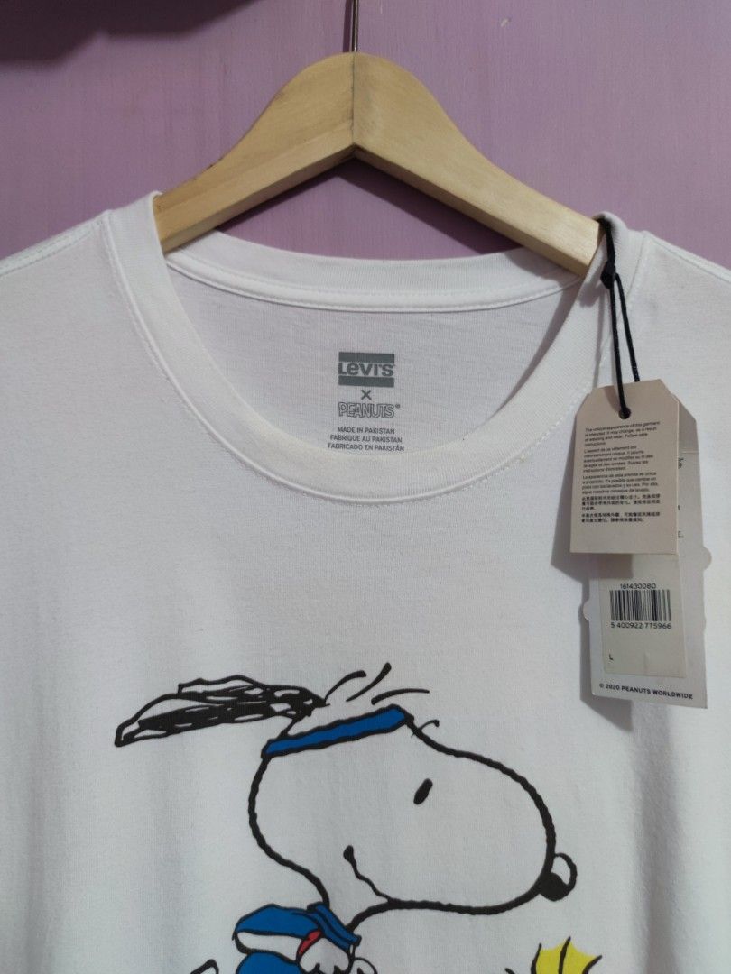 Levis x Peanuts Snoopy original tshirt, Fesyen Pria, Pakaian