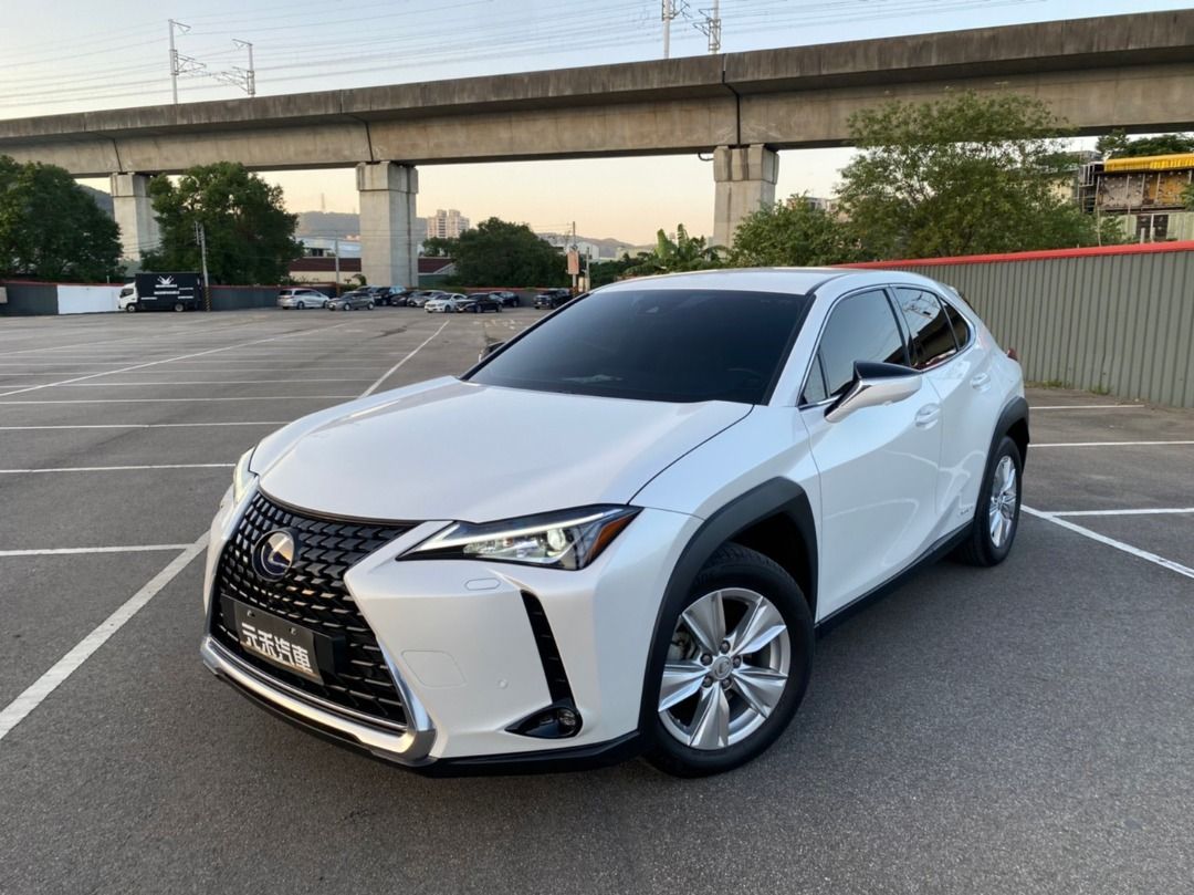 Lexus UX 250h豪華版2.0 油電, 汽車, 汽車出售在旋轉拍賣