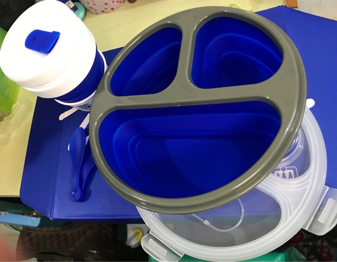 Lunch box Set (Uweei-silicon) (Category: Food Organization & Storage) located in Makati City. Submitted by armigr (Listing ID 1210064425, Image 3). Description: set inclusion: *lunch box *collapsible cup *portable spoon with fork *portable pouch bag MOD:Gcash Shipping:buyers expense.