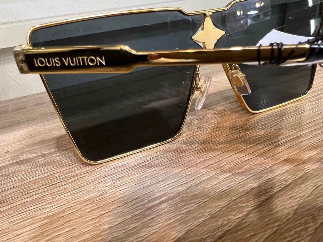 Louis Vuitton LV Golden Mask Sunglasses Gold Metal. Size U