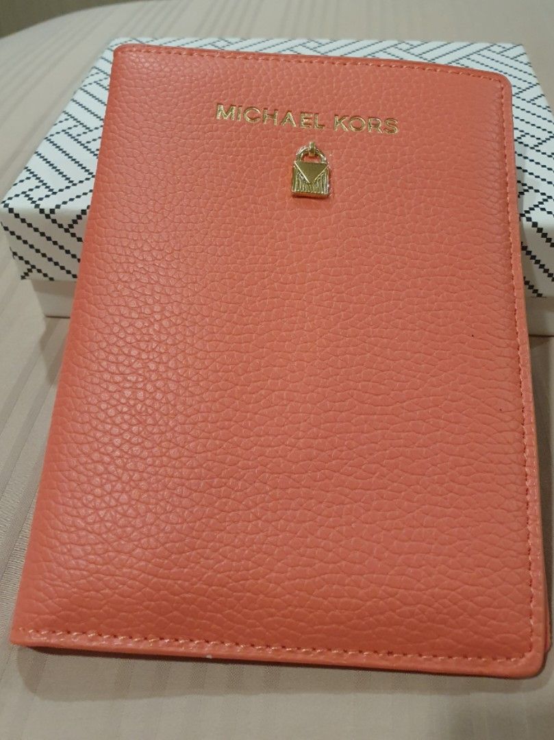 Price drop Michael Kors Passport Holder