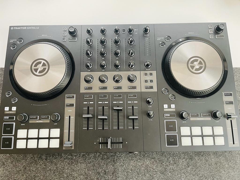 DJ機材 TRAKTOR KONTROL S3 Traktor Kontrol S3 Traktor Pro DJ Controller – DJ TechTools