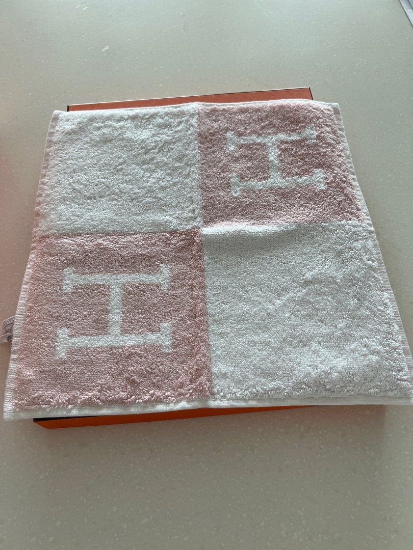 Hermes Avalon wash cloth towel full set Luxury Accessories on