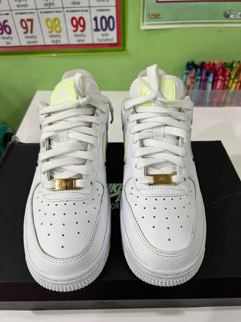 Nike Airforce 1 gold plate