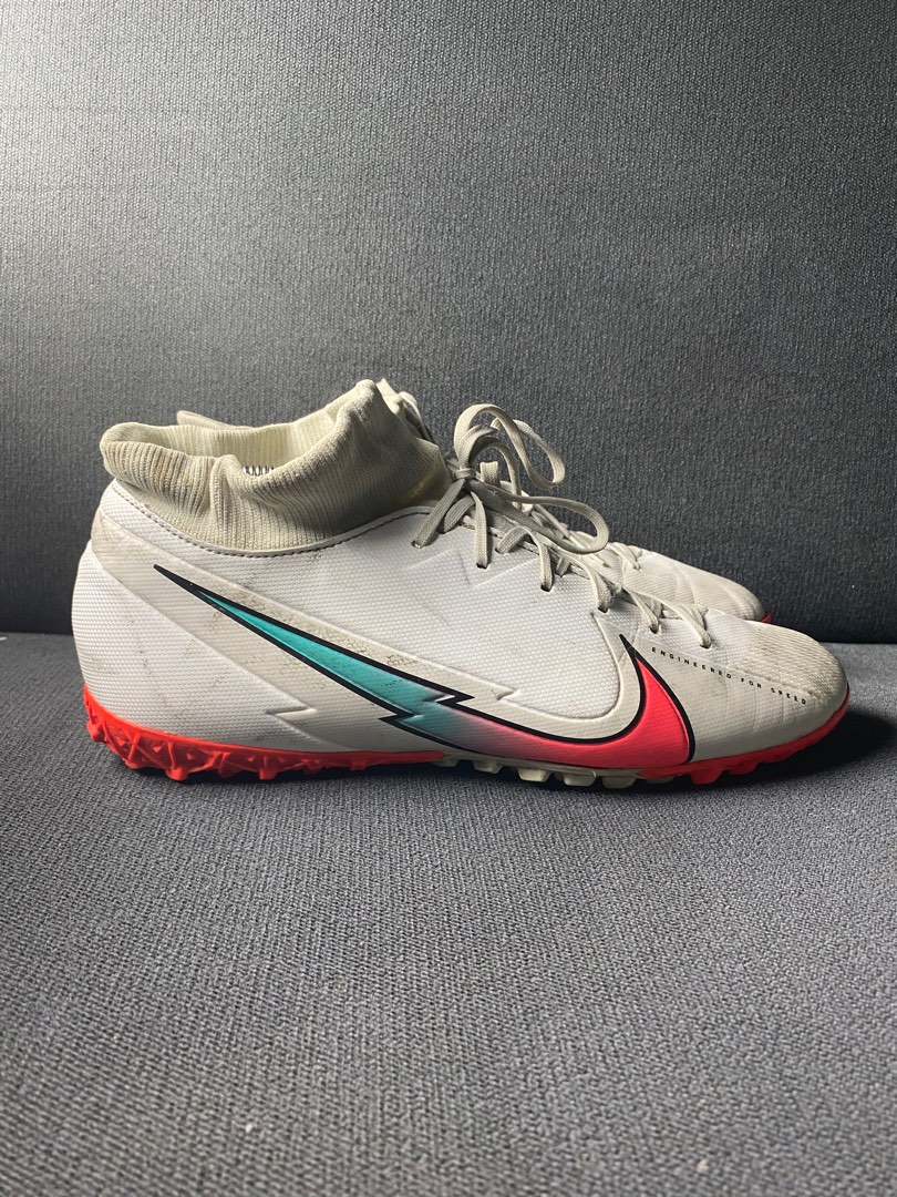 footy shoes nike