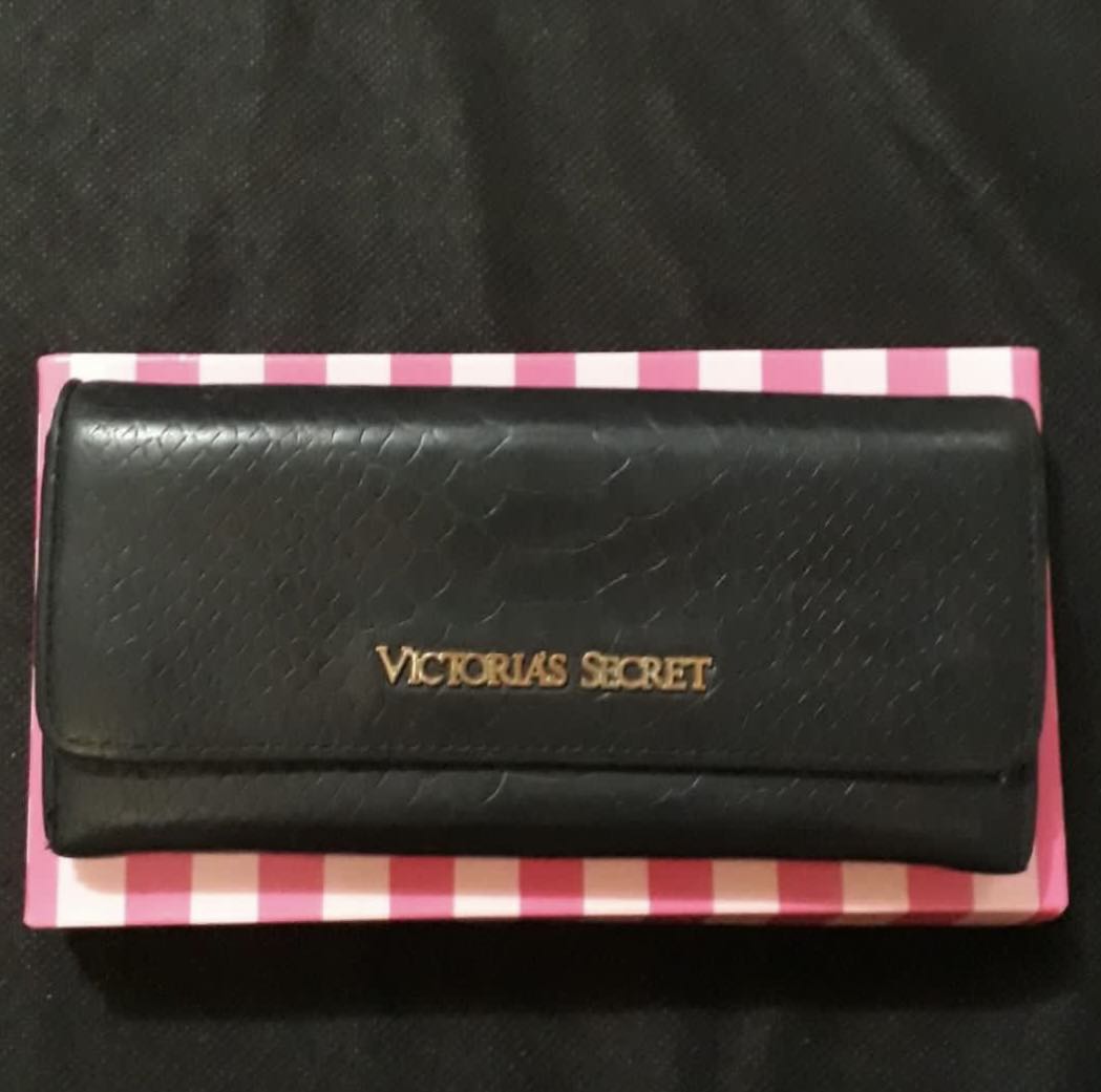 ORIGINAL Victoria's Secret long black wallet with box, Women's Fashion