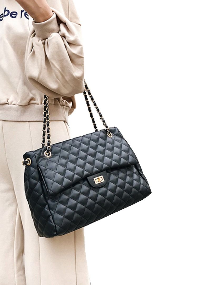 Quilted shoulder bag with chain strap best sale