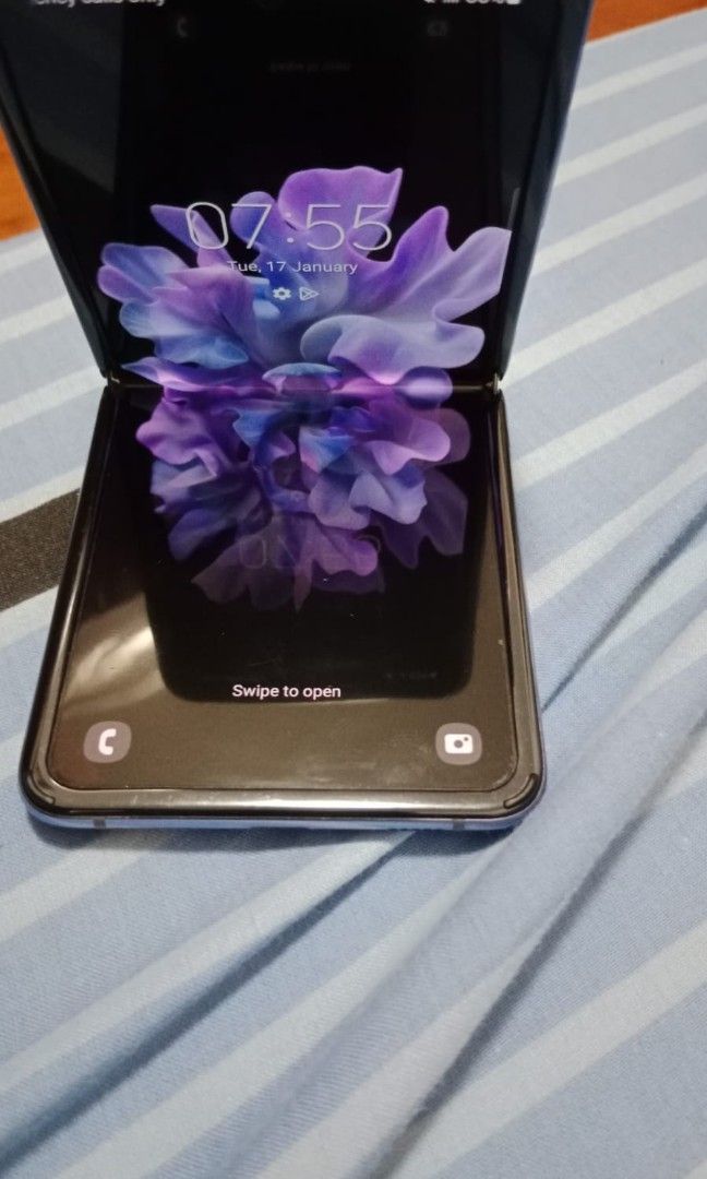 Samsung flip, Mobile Phones & Gadgets, Mobile Phones, Android Phones
