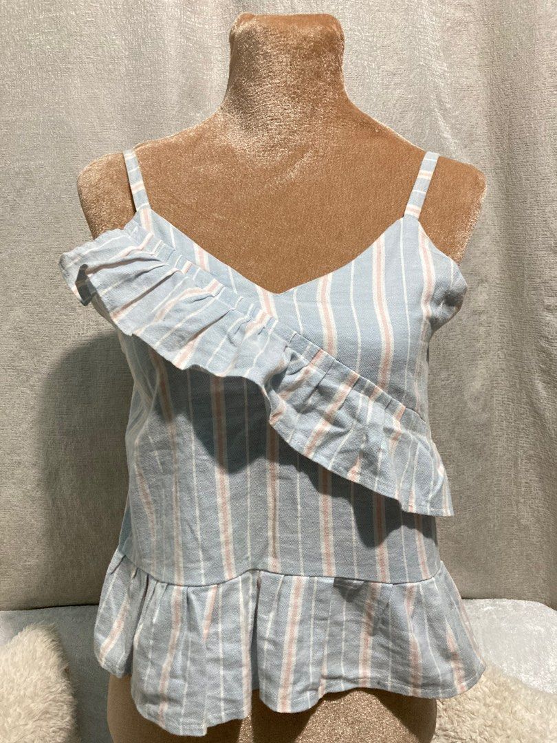 Stripes Sleeveless (Category: Sleeveless) located in Alaminos. Submitted by gabraph (Listing ID 1210151474, Image 1). Description: Can fit from XS to S.