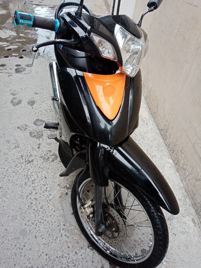 sym bunos 110 (Category: Motorbikes for Sale) located in Las Pinas. Submitted by surenpaul01 (Listing ID 1210192218, Image 3). Description: im selling my sym bonus 110 2017 aqred 2018 model newly tune up change oil strong stock engine low mileage 24800k only new battery push kick start ok all gauges working new seat cover new tire newly register 2025 until 2026 new LTO plate complete orig or cr good condition cont no 09204369541.