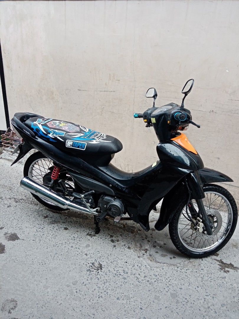 sym bunos 110 (Category: Motorbikes for Sale) located in Las Pinas. Submitted by surenpaul01 (Listing ID 1210192218, Image 1). Description: im selling my sym bonus 110 2017 aqred 2018 model newly tune up change oil strong stock engine low mileage 24800k only new battery push kick start ok all gauges working new seat cover new tire newly register 2025 until 2026 new LTO plate complete orig or cr good condition cont no 09204369541.
