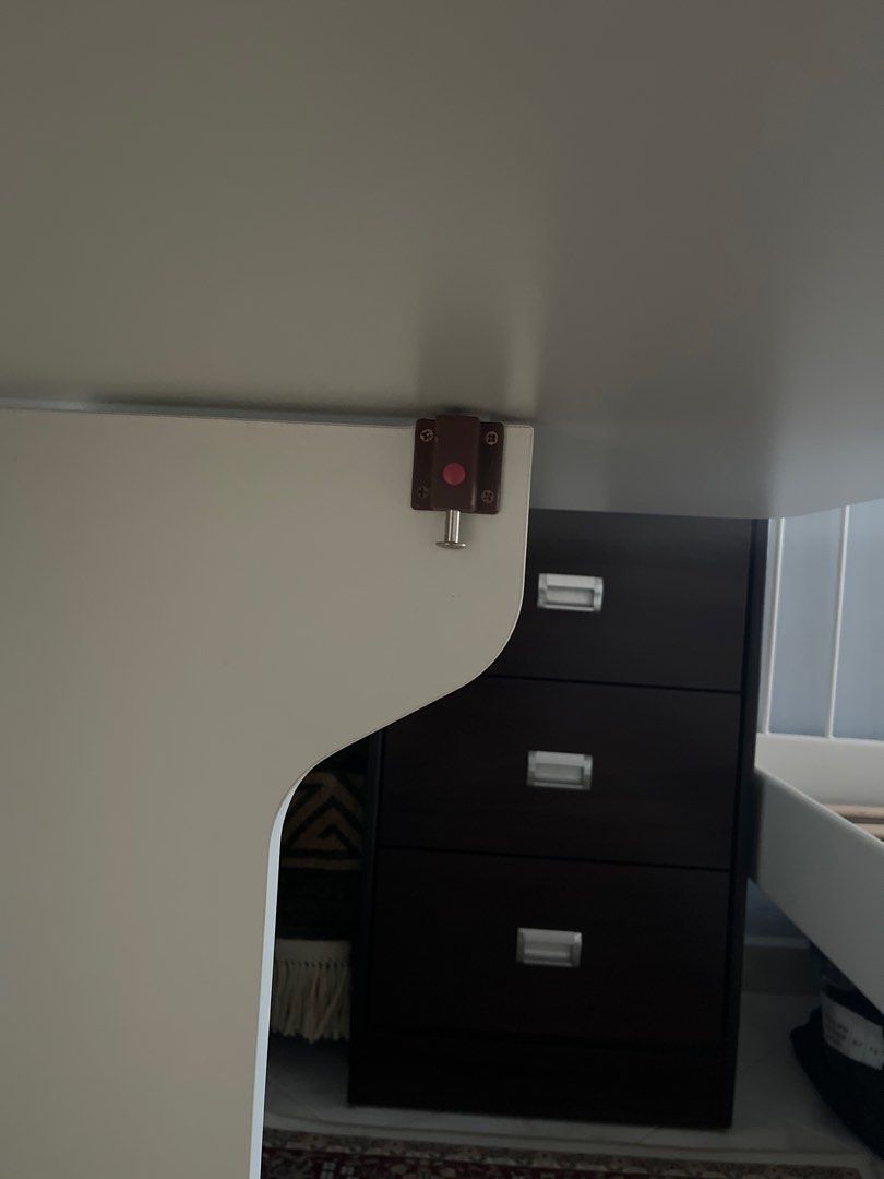 Two side foldable table (Category: Tables & Sets) located in Singapore. Submitted by radenraden39 (Listing ID 1210153182, Image 3). Description: In good condition,arranged your own mover.