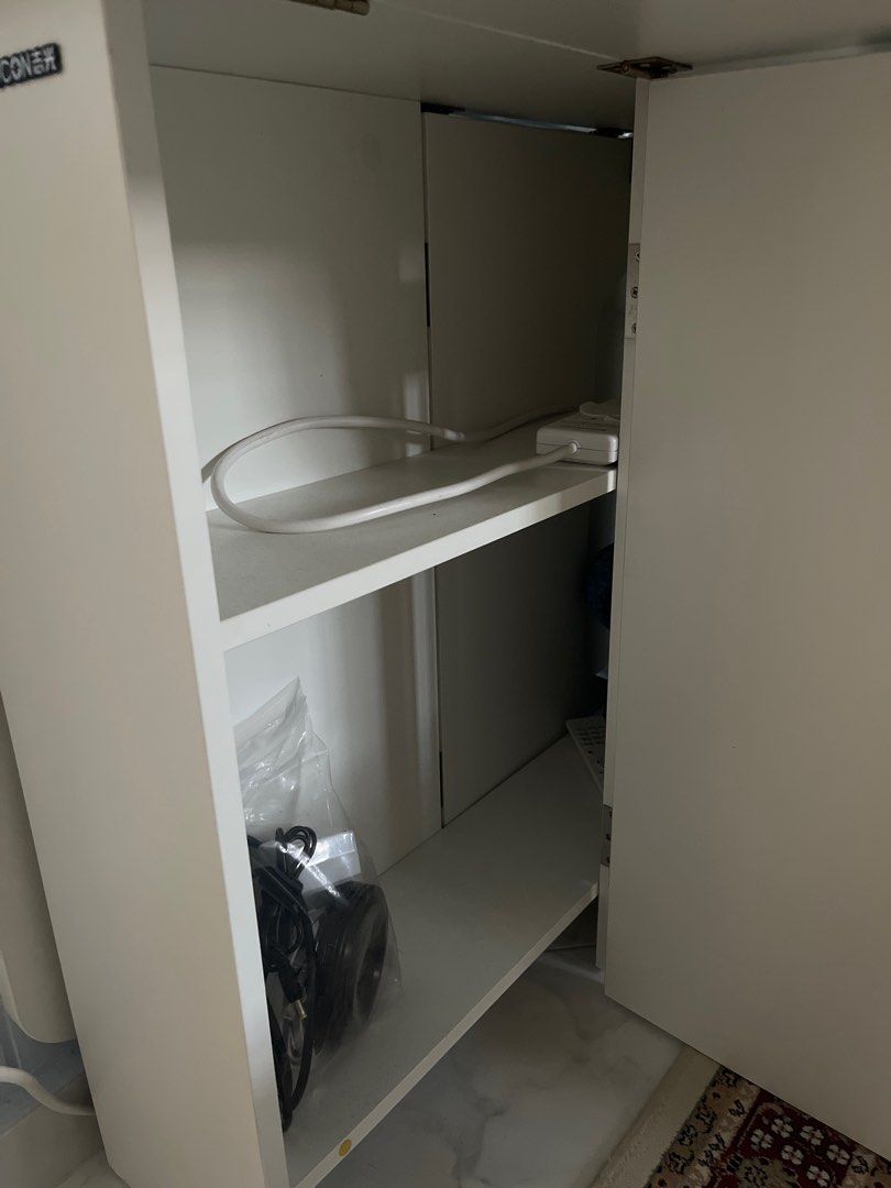Two side foldable table (Category: Tables & Sets) located in Singapore. Submitted by radenraden39 (Listing ID 1210153182, Image 2). Description: In good condition,arranged your own mover.