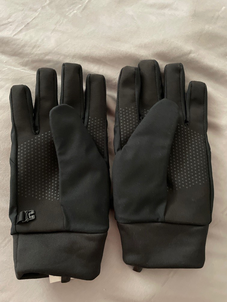 Uniqlo Winter Gloves (heat tech), Sports Equipment, Other Sports