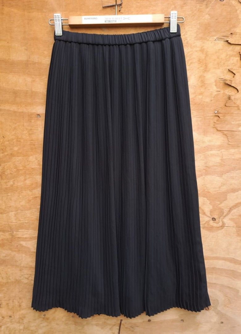 Black crepe pleated midi skirt store