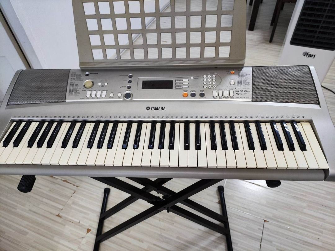 YAMAHA Keyboard PSR E303