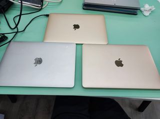 三部12吋A1534 Macbook 12 inch 2015 A1534兩部著機，一部唔著，屏幕全部靚冇花冇裂。最平唔著果部800元