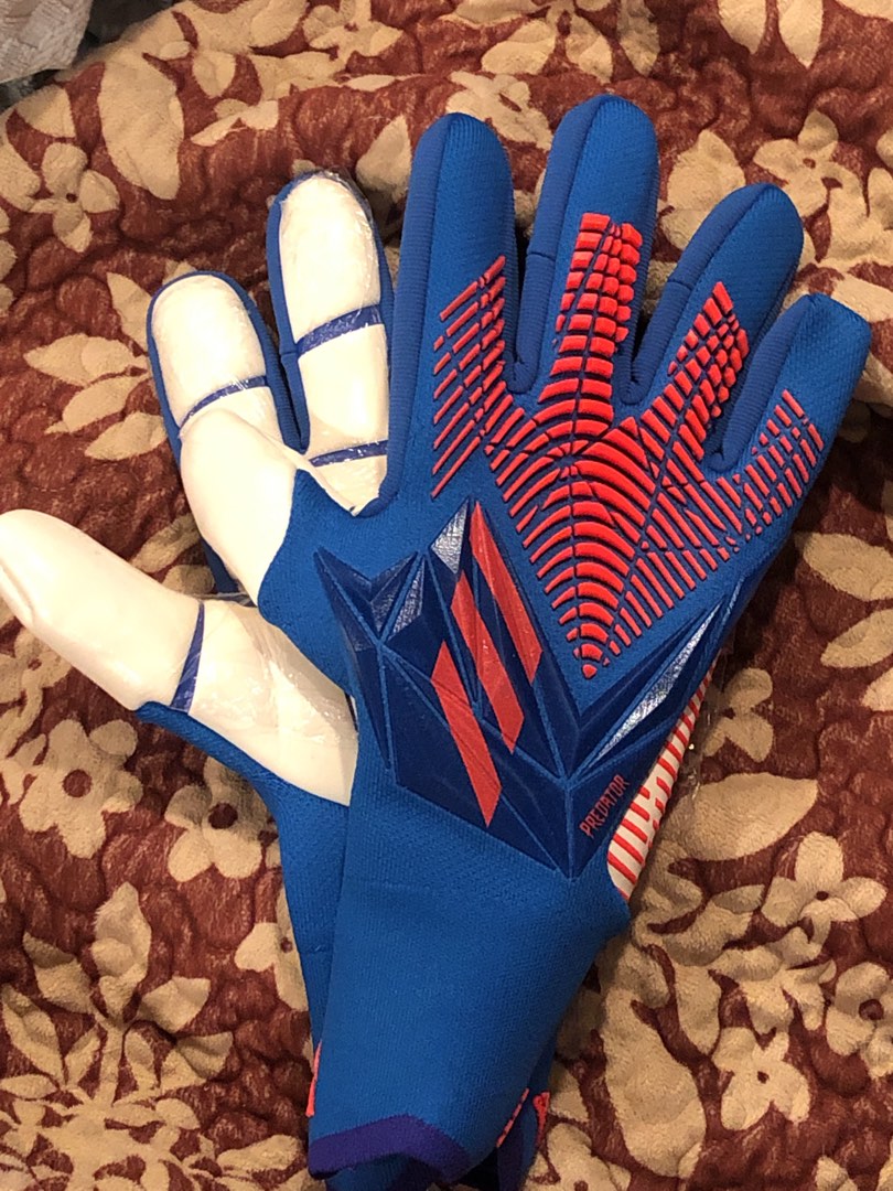 adidas goalkeeper predator gl pro gloves size 9, Sports Equipment, Sports &  Games, Racket & Ball Sports on Carousell