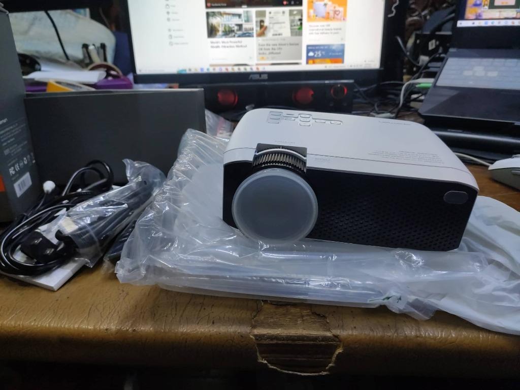 Apeman LC350 Mini Projector 4500L Brigthness 1080 and 180 Display with