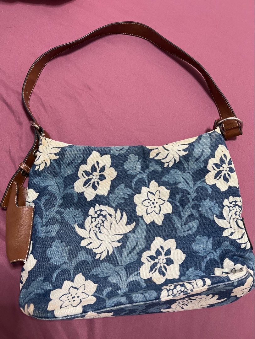 Authentic Tommy Hilfiger floral shoulder bag, Women's Fashion, Bags