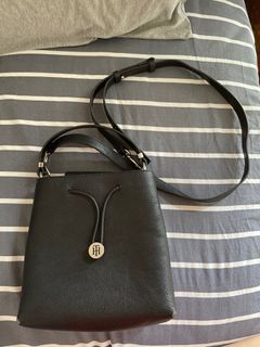 [Authentic] Tommy Hilfiger sling bag / hand bag (removable straps)