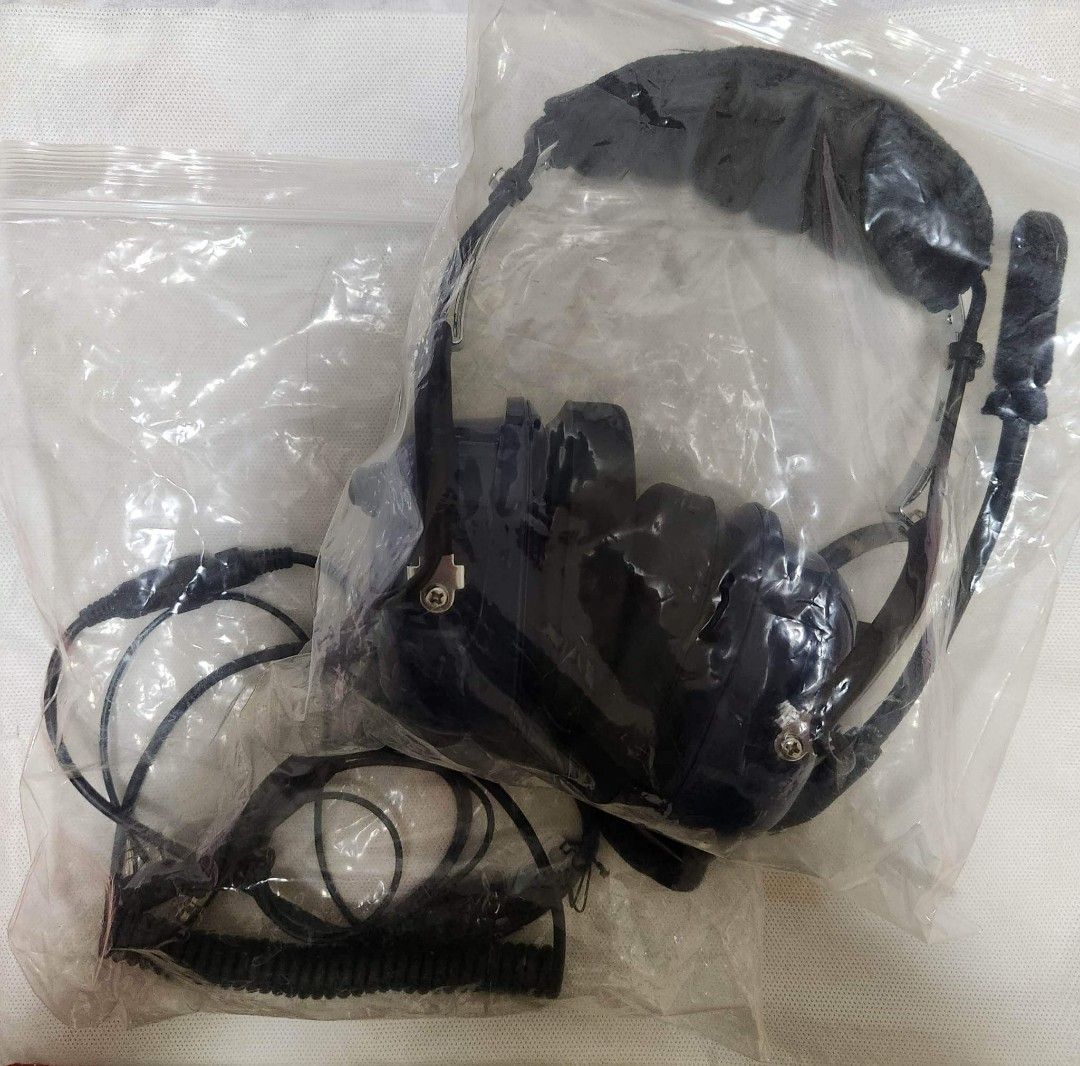 Aviation Headset (BRAND NEW) (Category: Headphones & Headsets) located in Taguig. Submitted by avpads1387684 (Listing ID 1210392993, Image 2). Description: NEGOTIABLE Condition: 10/10 Rfs: no adapter for GA plug BRAND NEW, NEVER BEEN USE.