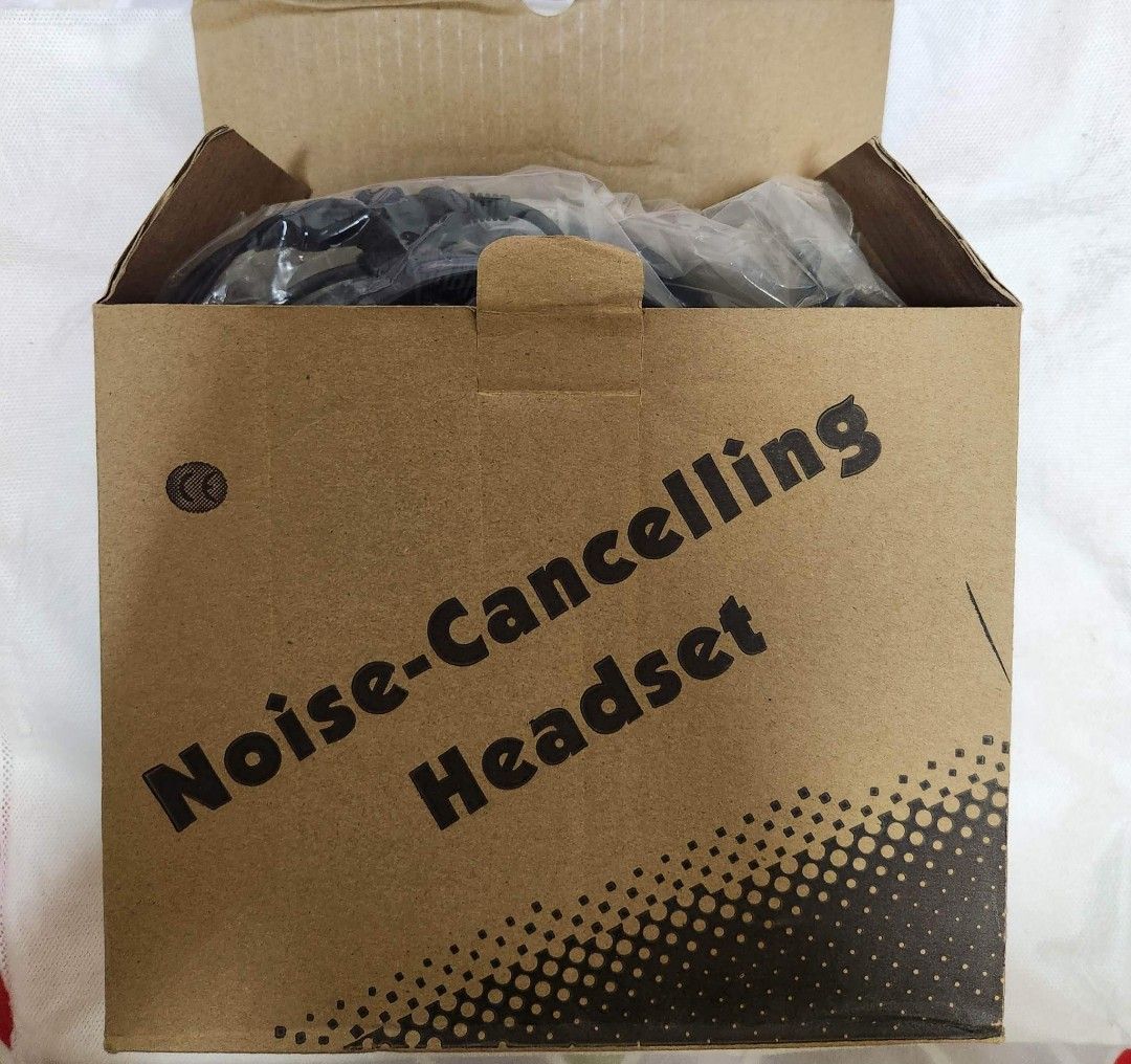 Aviation Headset (BRAND NEW) (Category: Headphones & Headsets) located in Taguig. Submitted by avpads1387684 (Listing ID 1210392993, Image 3). Description: NEGOTIABLE Condition: 10/10 Rfs: no adapter for GA plug BRAND NEW, NEVER BEEN USE.