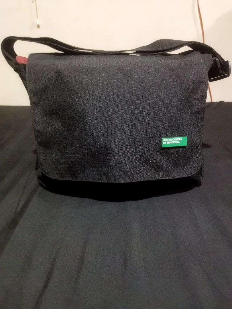 Benetton best sale messenger bag