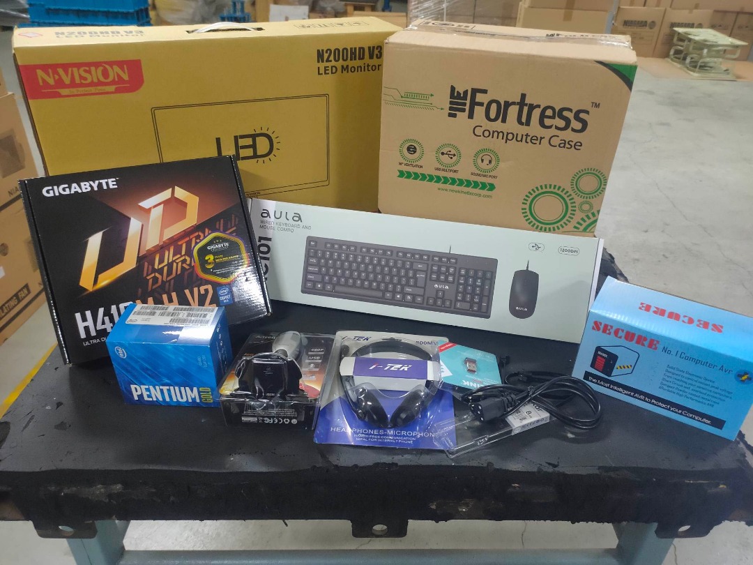 BRAND NEW DESKTOP SET, Computers & Tech, Desktops on