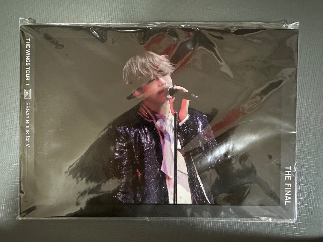 BTS V 2017 THE WINGS TOUR ESSAY BOOK, 興趣及遊戲, 收藏品及紀念品