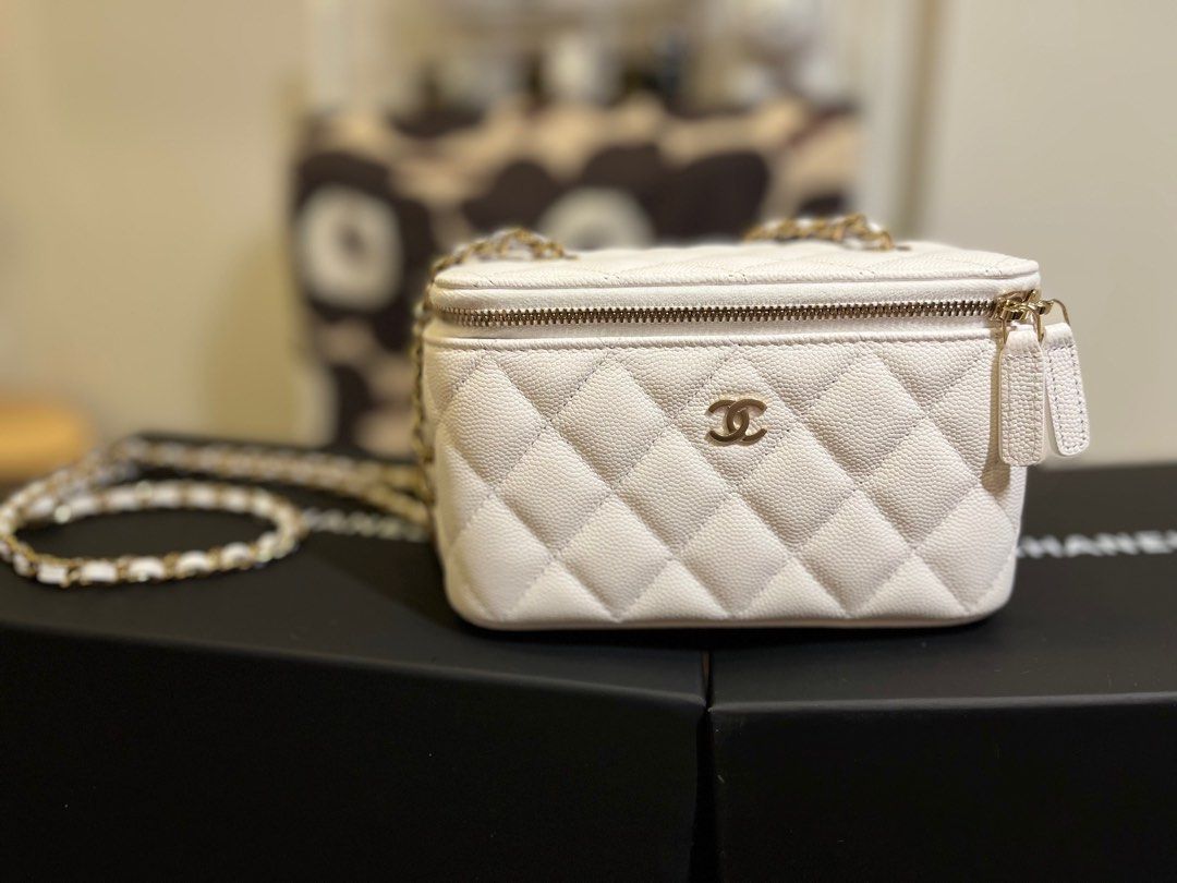 Chanel white box, 名牌, 手袋及銀包- Carousell